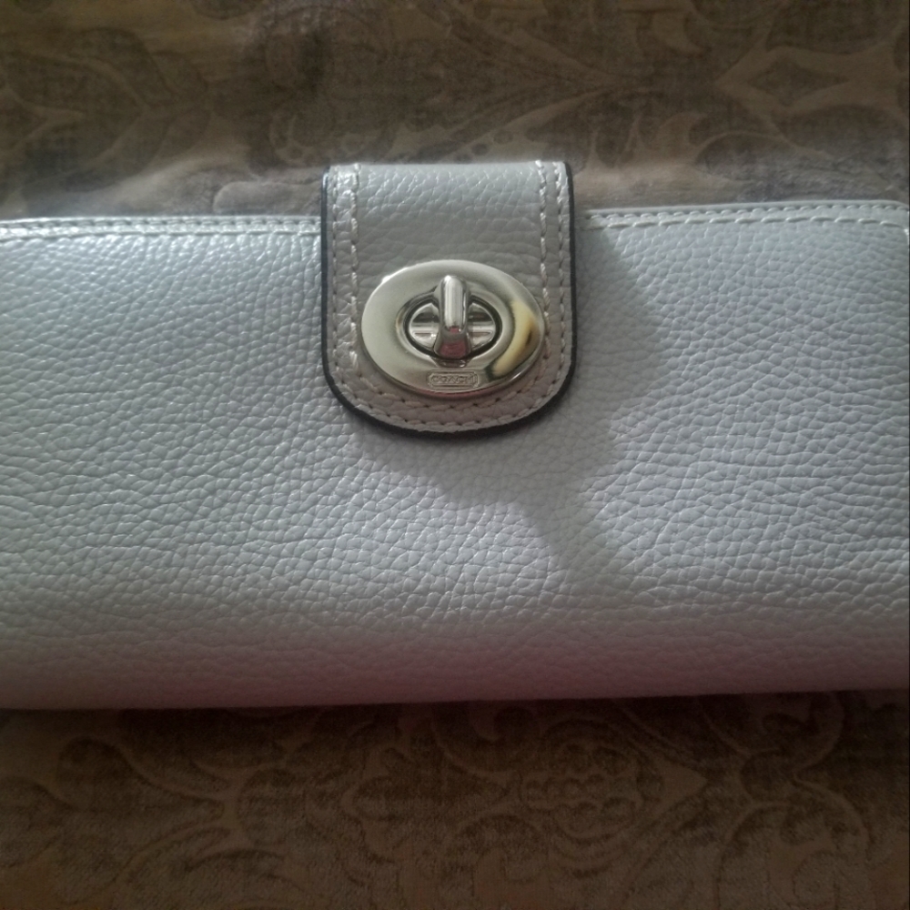Coach White Leather Turnlock Wallet